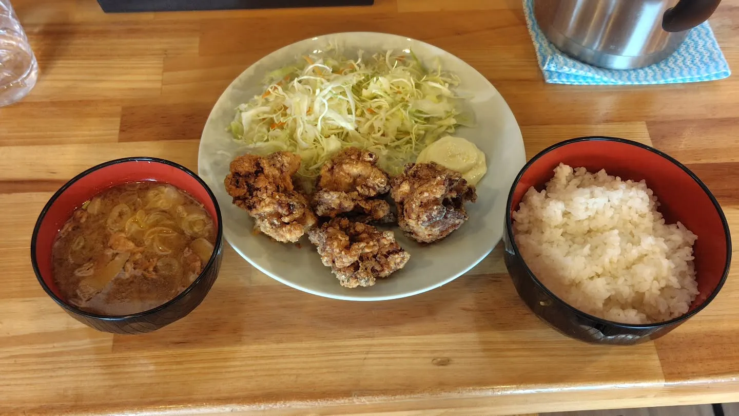 から揚げ定食です。